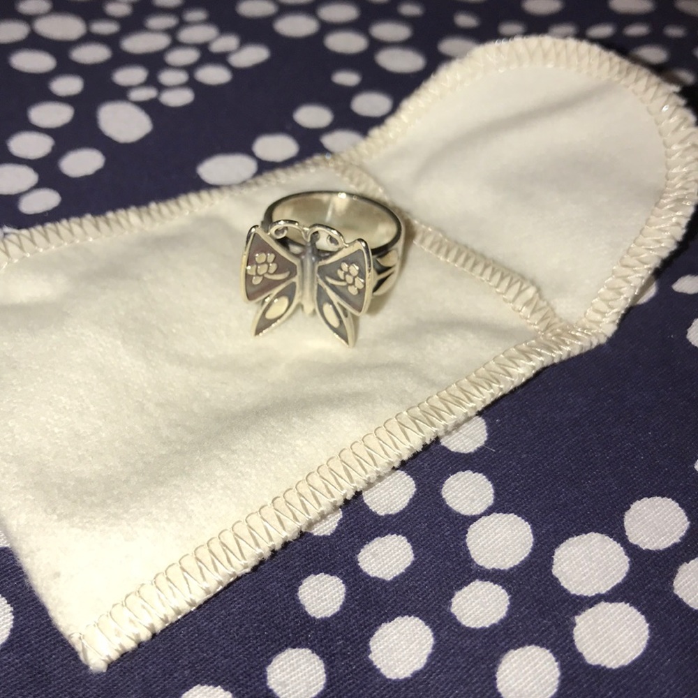Butterfly ring